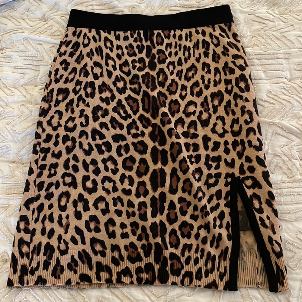 Jaeger UK wool & cashmere leopard print pencil skirt with slit, size medium